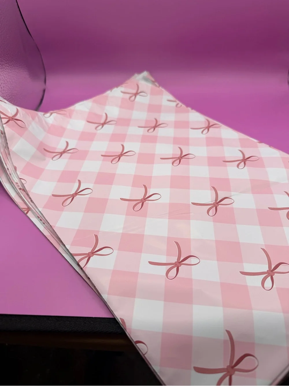 25 - 10x13 Pink Gingham with Bow Polymailers - Picture 1 of 2